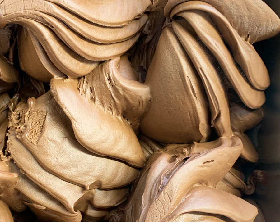 dettaglio di gelato gusto cioccolato